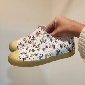 Native X Disney Kids Shoes - Gold and White Size 2 YOUTH